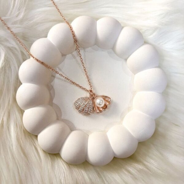 Premium Anti Tarnish Pearl Shell Pendant Necklace – Rose Gold Finish